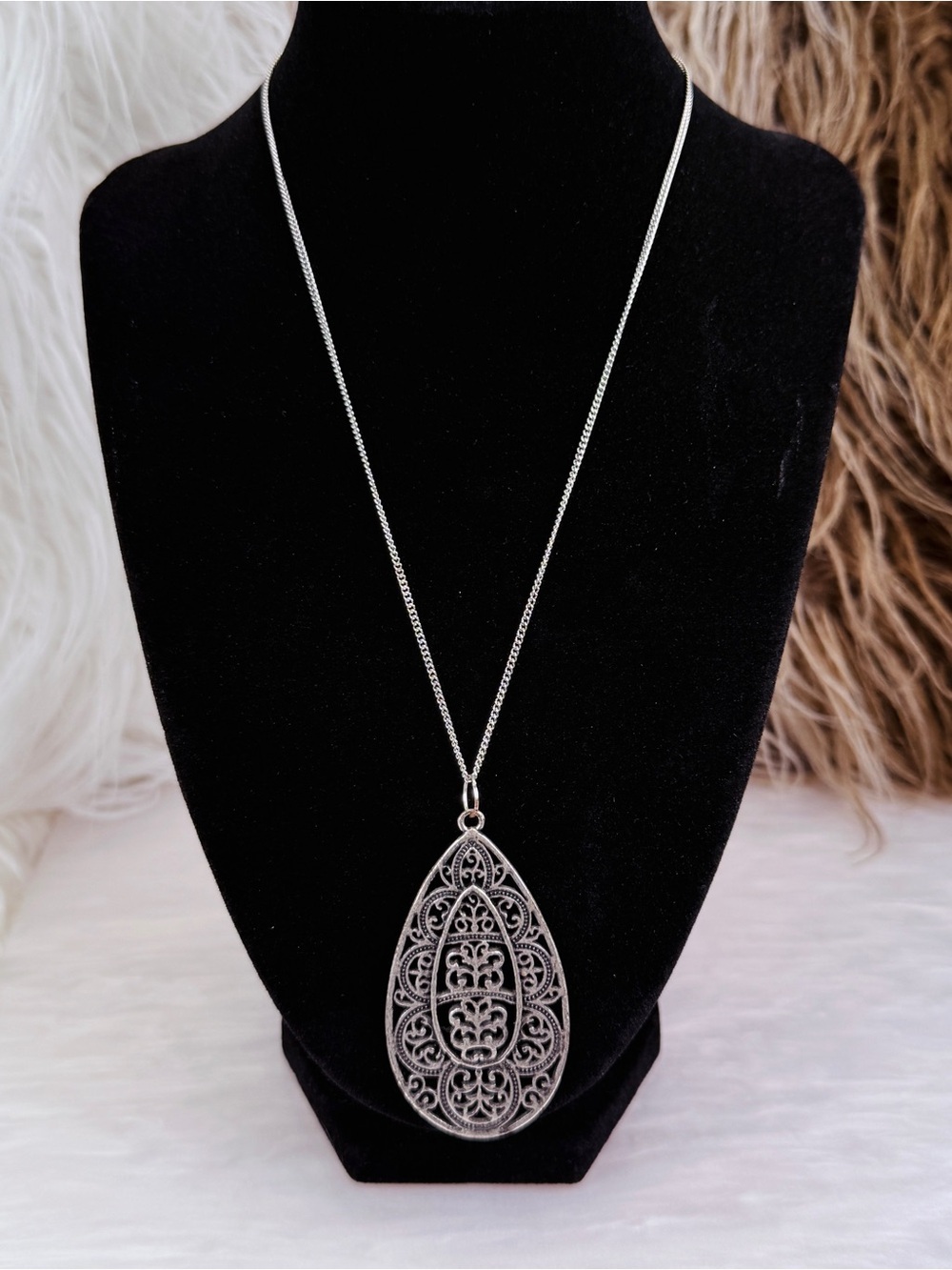 Vintage Silver Tone Filigree Teardrop Pendant Necklace